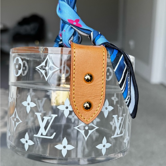 Vintage  Louis Vuitton vanity clear acrylic round box with free LV scarf - Picture 6 of 8